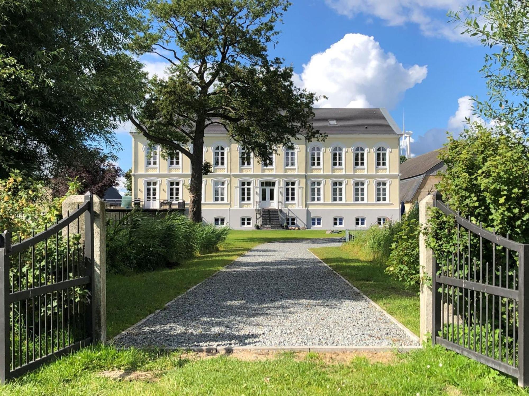 Ferienwohnungen Herrenhaus Gut Oestergaard Steinberg  Exteriör bild